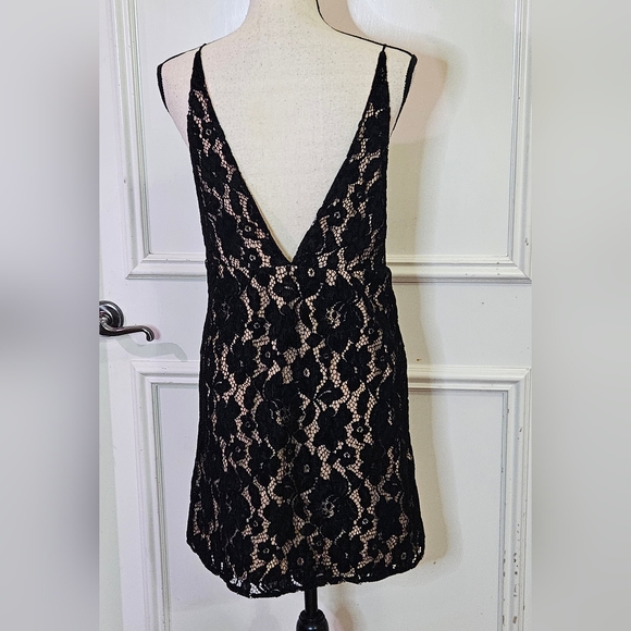 Free People Dangerous Love Black Floral Lace Mini Dress with Beige Liner,Size 12 - Picture 11 of 15